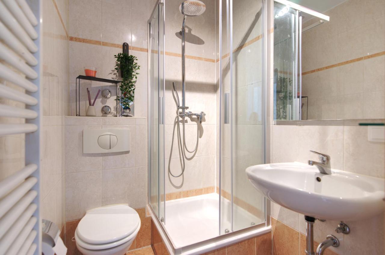 Vonbehling Boutique Apartment Mit 65Zoll Tv Und Designerstuecken Halle  Dış mekan fotoğraf